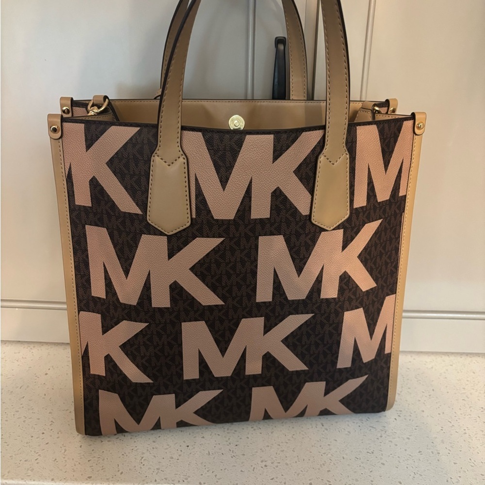 Michael Kors $398 Large Maple/Camel tote - Picture 5 of 10